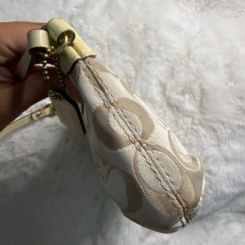 COACH Tan Signature Canvas Flower Wristlet - Picture 4 of 9